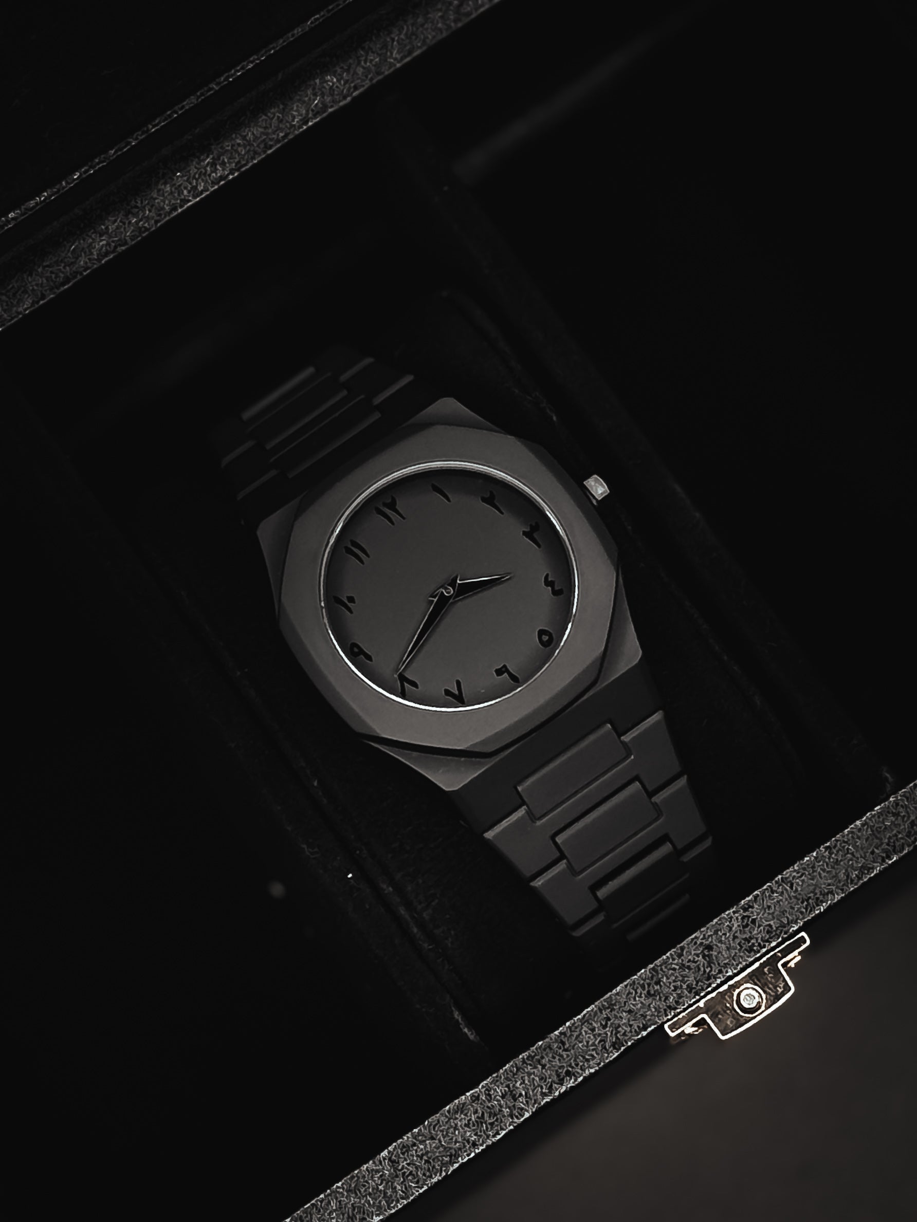 Black Aura – Minimalist Luxury Men’s Watch